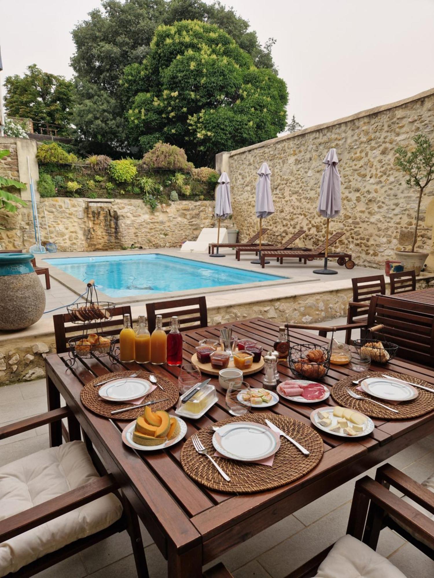 La Maison De Livia, Chambres D'Hotes, Piscine Chauffee, Proche Uzes, Nimes, Ales Sauzet  Exteriör bild
